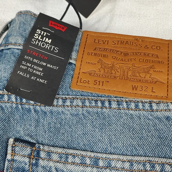 Levi Premium Jean Denim Bermuda Shorts Button and Zipper Closer Size 32 NWT - Picture 3 of 10